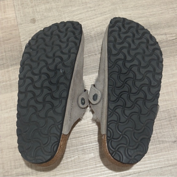 BIRKENSTOCK Boston Genuine Shearling Lined Clog in Stone Coin Suede Size 7-7.5US - Picture 15 of 16